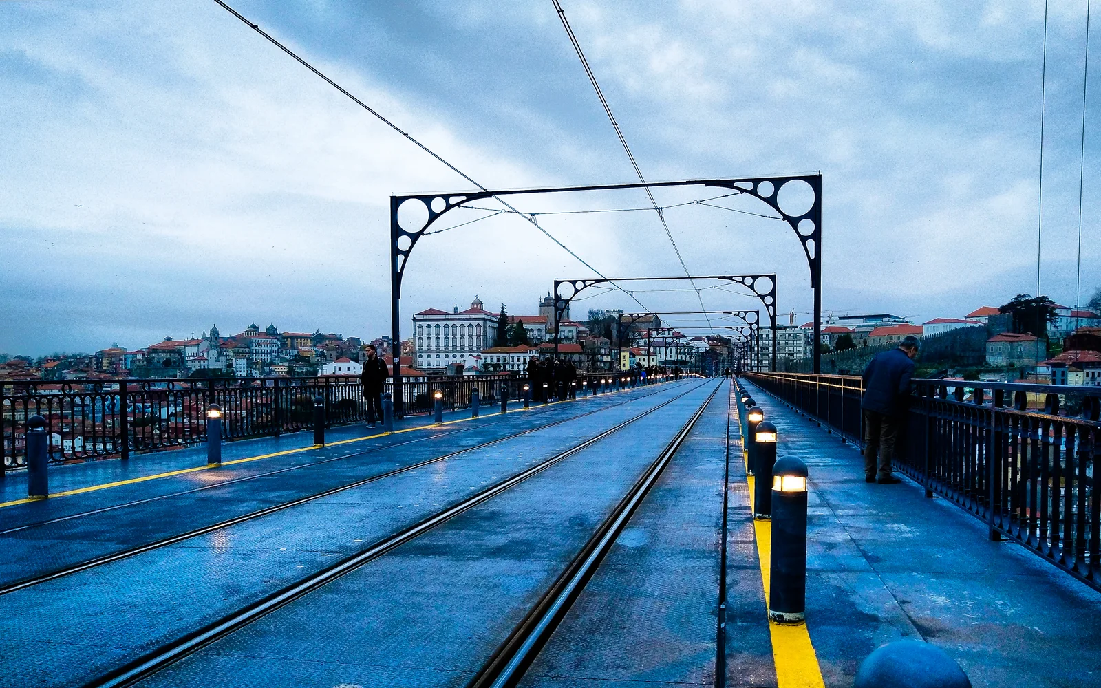 Dom Luis I Bridge spanning the Douro River in Porto at dusk